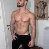bicepsking_free from onlyfans