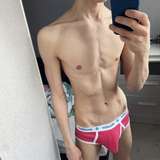 tomhugefree from onlyfans